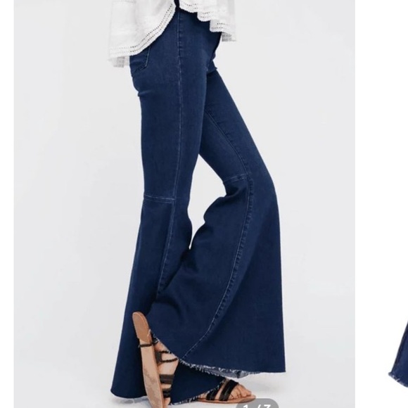 Free People Pull On Jean Flares Raw Hem, Size 31